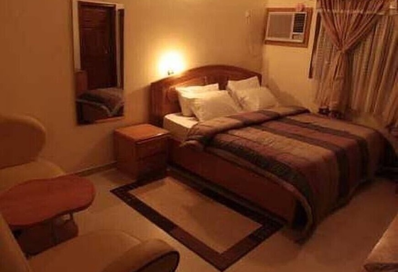 هتل Scholet Suites