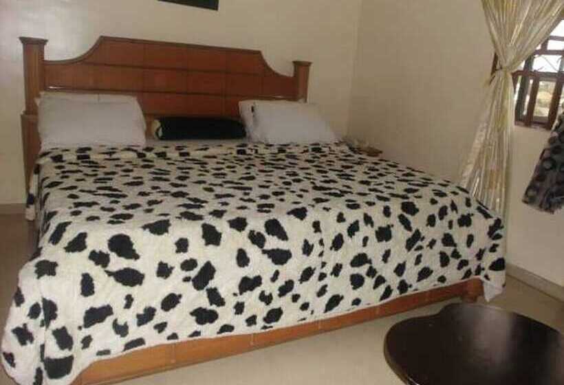 هتل Scholet Suites