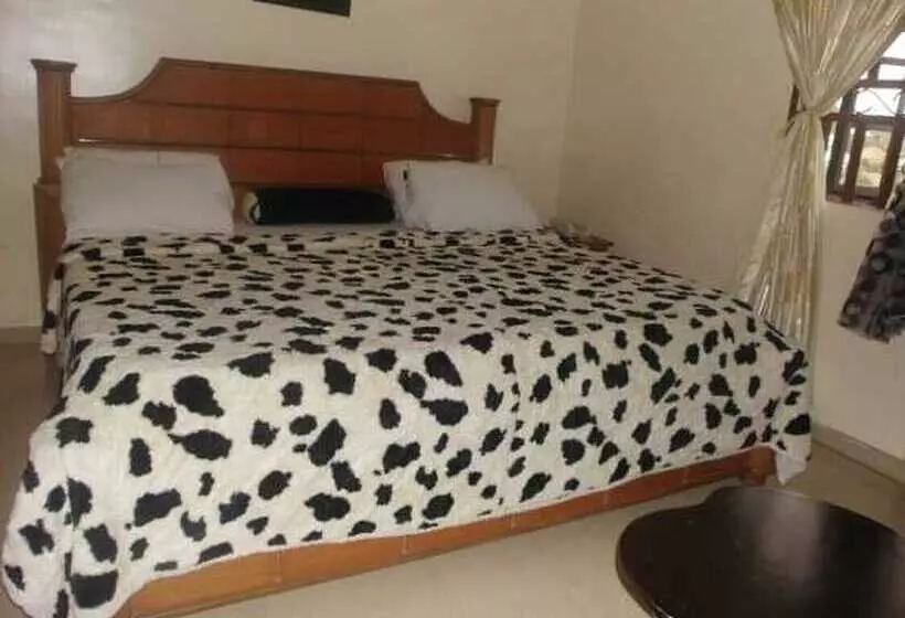 هتل Scholet Suites