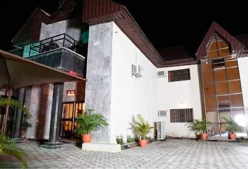 هتل Scholet Suites