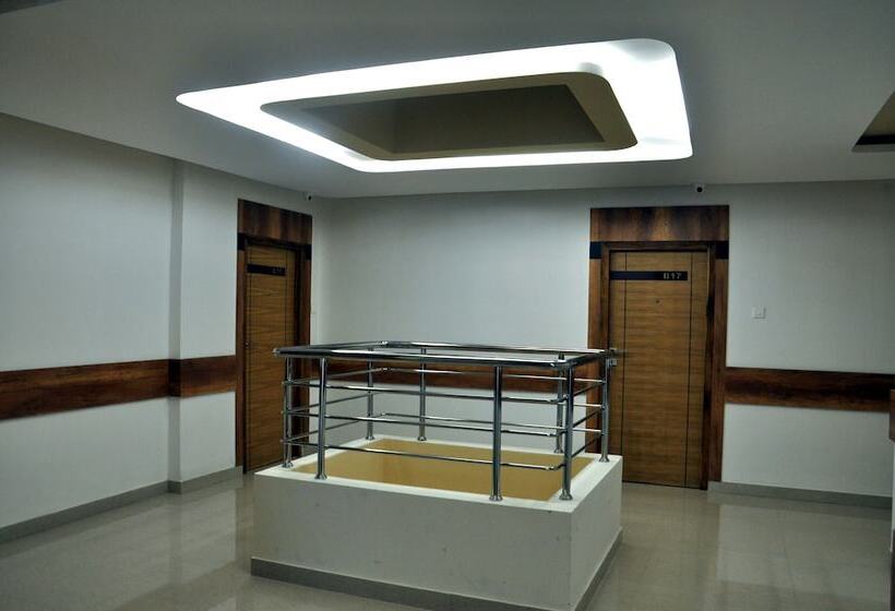 בית מלון כפרי Sdm Golden Tower