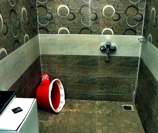 בית מלון כפרי Sdm Golden Tower