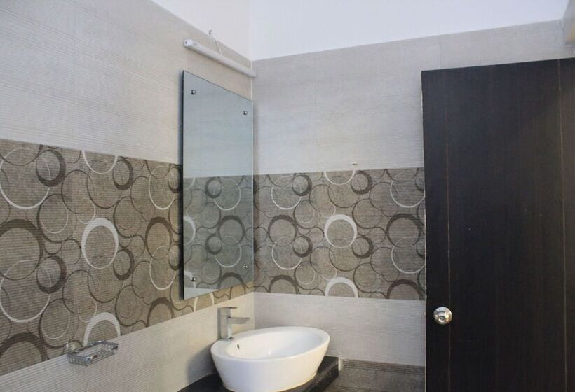 בית מלון כפרי Sdm Golden Tower