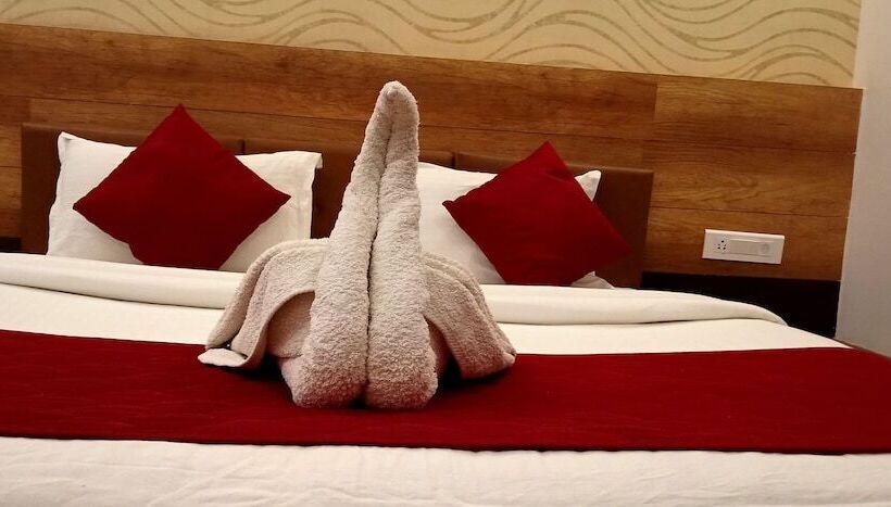 בית מלון כפרי Sdm Golden Tower