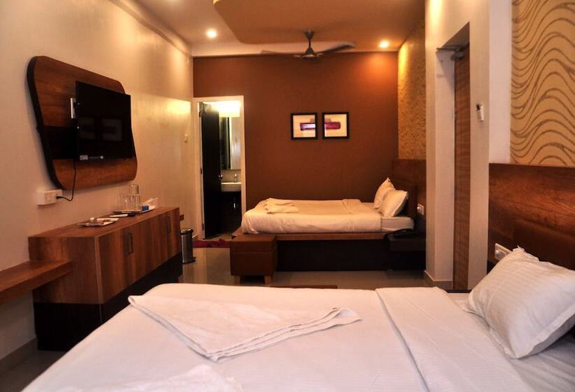 בית מלון כפרי Sdm Golden Tower