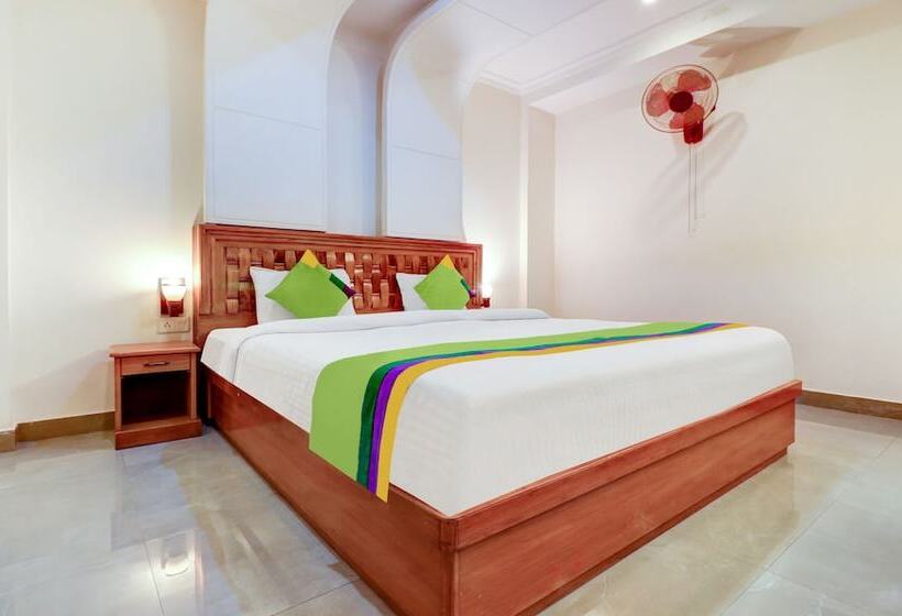 Hotel Treebo Calista, Patel Nagar