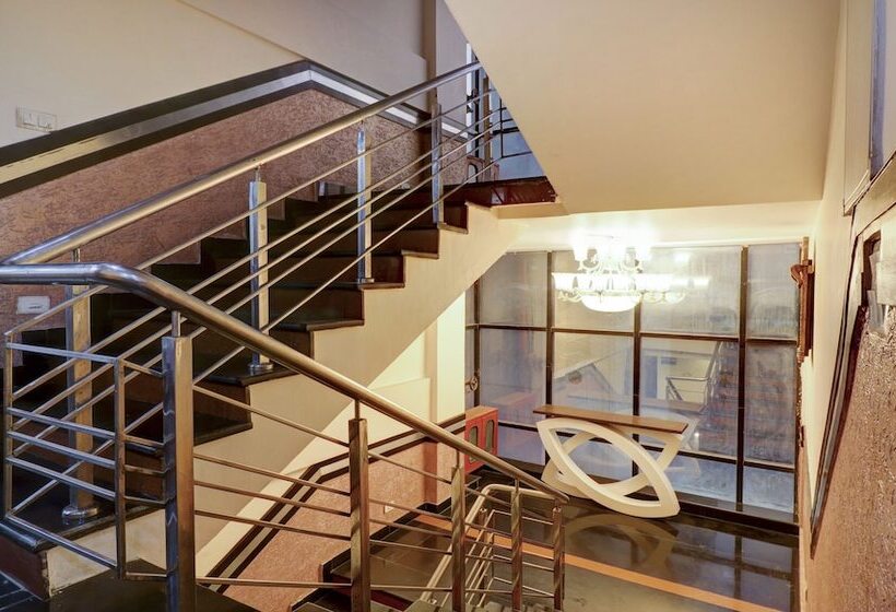 Hotel Treebo Calista, Patel Nagar