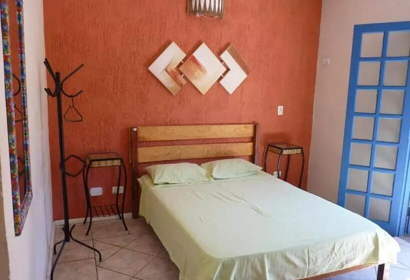 Maresias Hostel & Suites