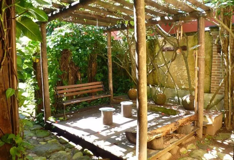 Maresias Hostel & Suites
