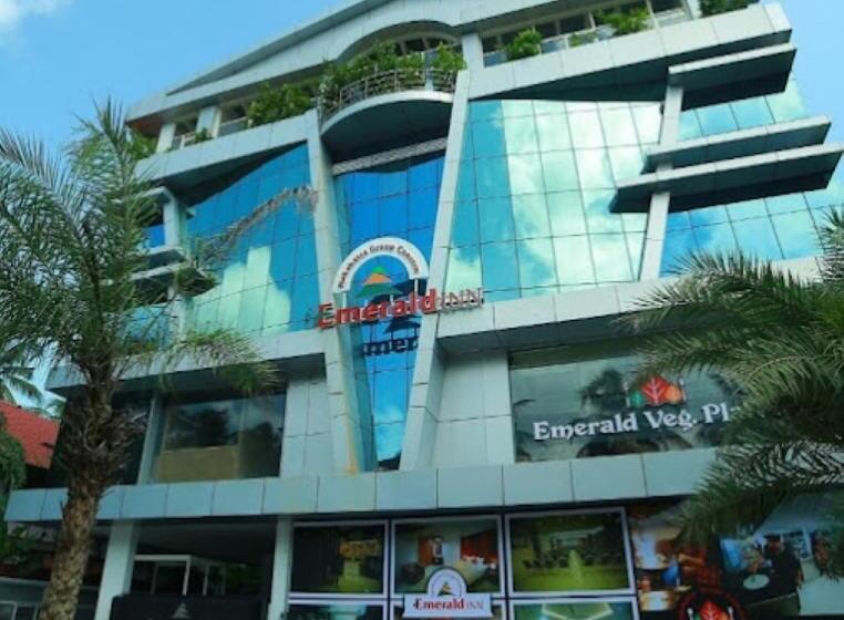 אתר נופש Nakshatra Emerald