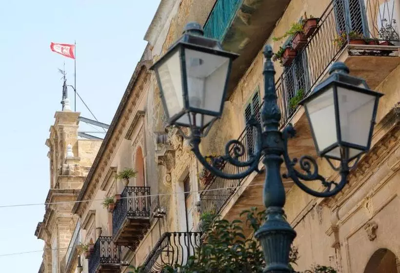 تختخواب و صبحانه Il Cortile Del Marchese Beccadelli