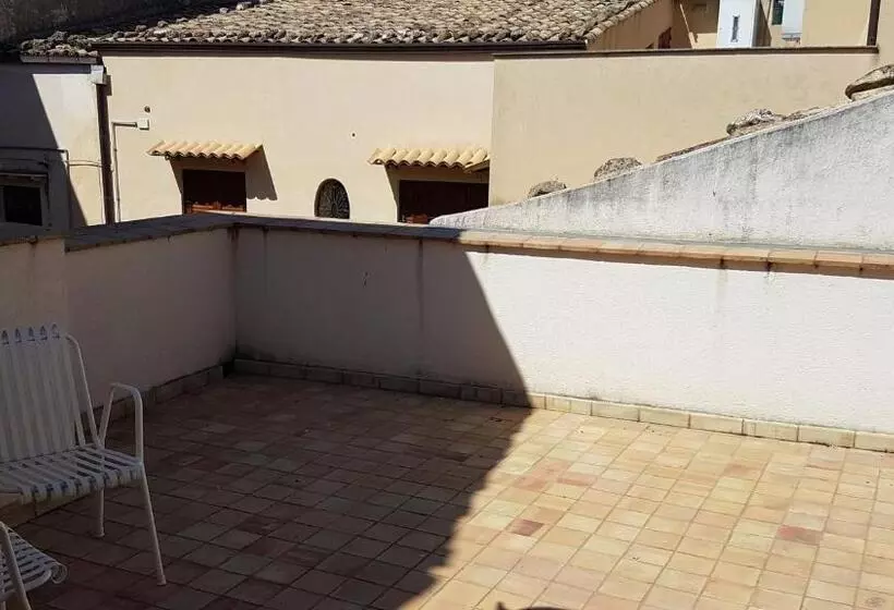 تختخواب و صبحانه Il Cortile Del Marchese Beccadelli
