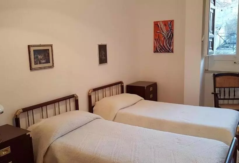تختخواب و صبحانه Il Cortile Del Marchese Beccadelli