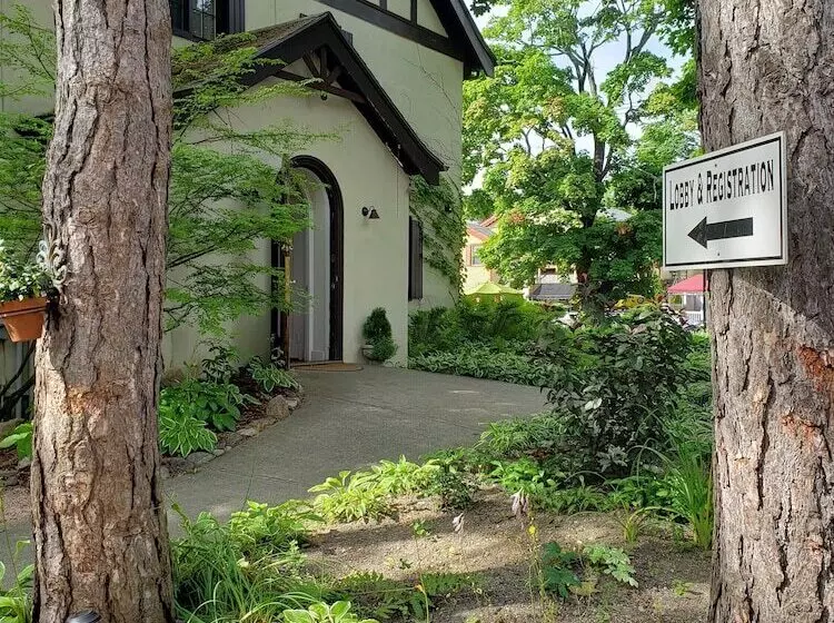 ベッドアンドブレックファースト Ivy Manor Inn Village Center