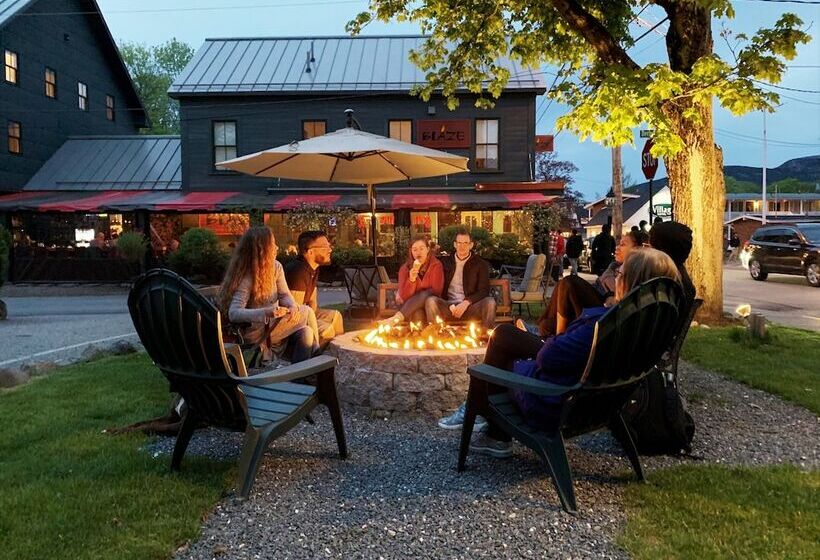 مبيت وإفطار Ivy Manor Inn Village Center