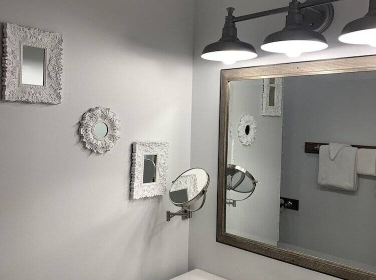 مبيت وإفطار Ivy Manor Inn Village Center