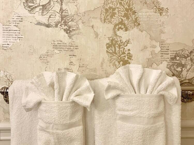 مبيت وإفطار Ivy Manor Inn Village Center