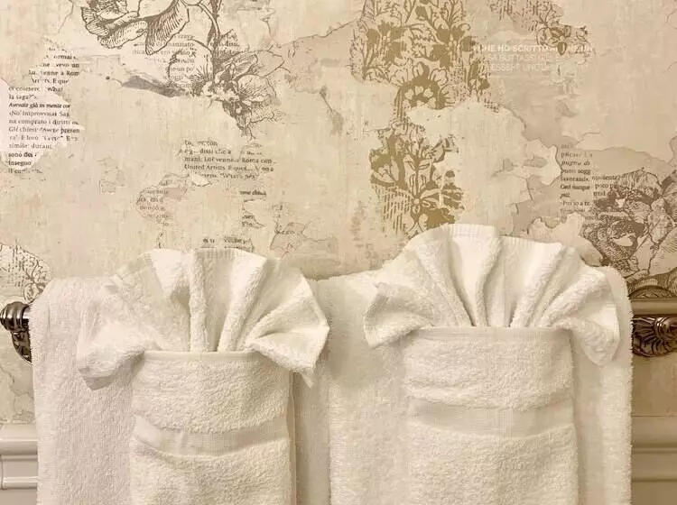 ベッドアンドブレックファースト Ivy Manor Inn Village Center