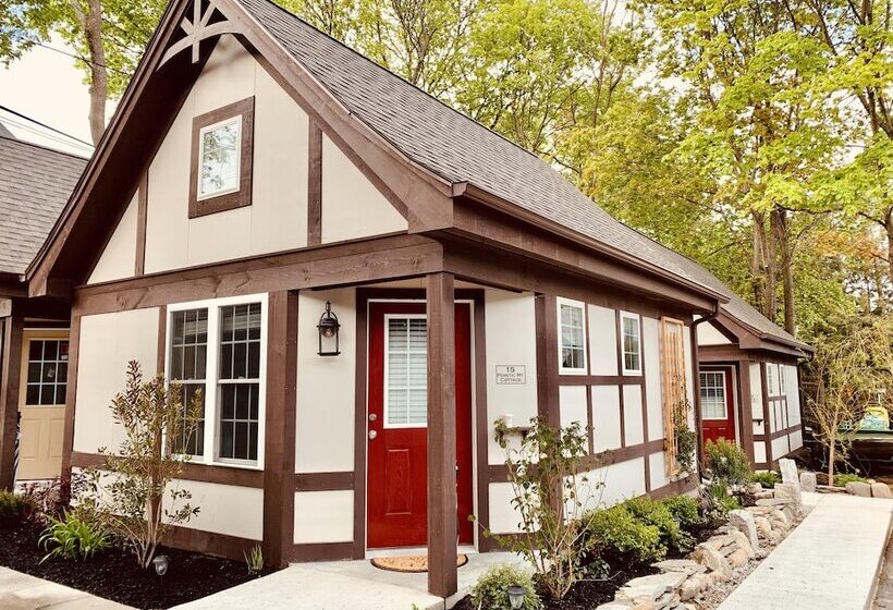 مبيت وإفطار Ivy Manor Inn Village Center