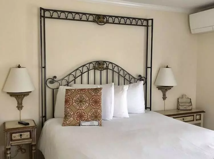 ベッドアンドブレックファースト Ivy Manor Inn Village Center