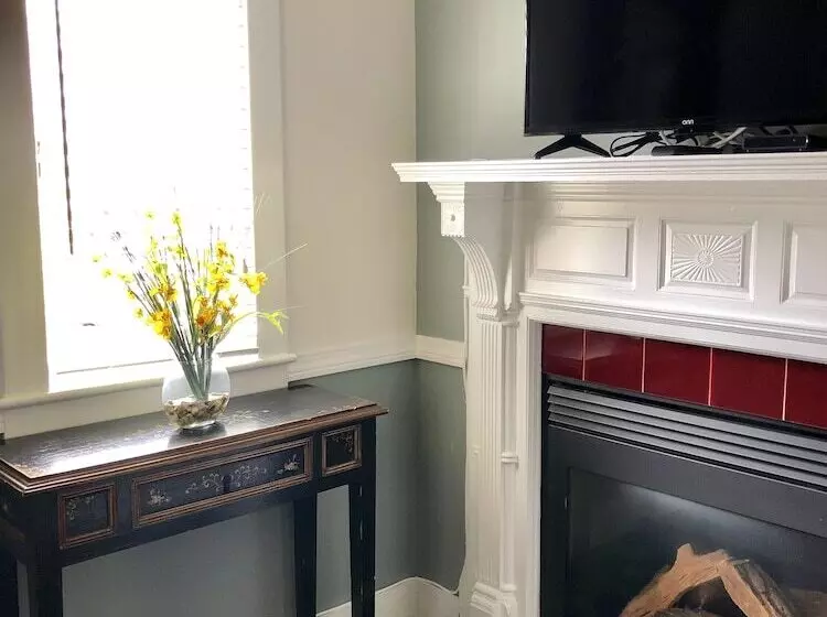 ベッドアンドブレックファースト Ivy Manor Inn Village Center