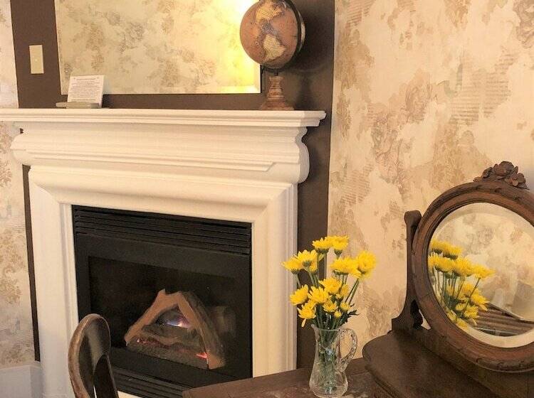 مبيت وإفطار Ivy Manor Inn Village Center