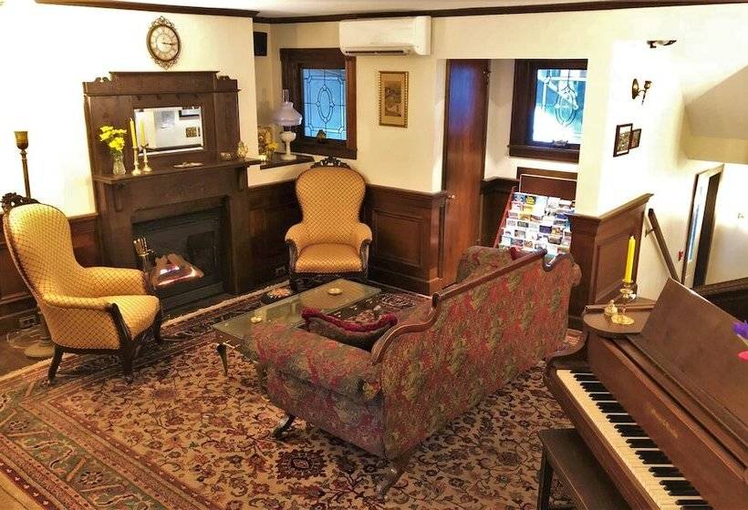 مبيت وإفطار Ivy Manor Inn Village Center