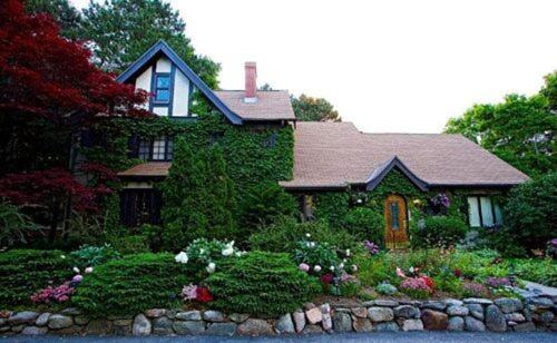 مبيت وإفطار Ivy Manor Inn Village Center