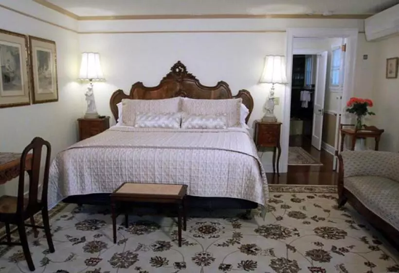 ベッドアンドブレックファースト Ivy Manor Inn Village Center