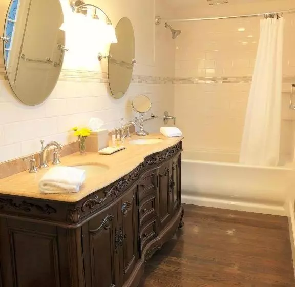 ベッドアンドブレックファースト Ivy Manor Inn Village Center