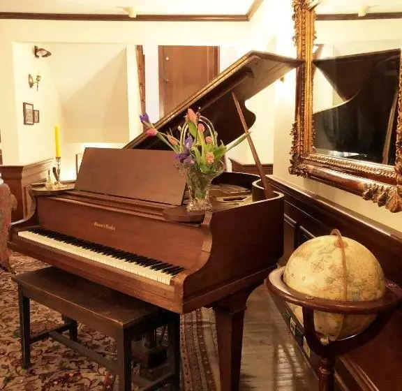 ベッドアンドブレックファースト Ivy Manor Inn Village Center