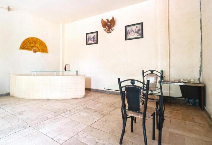 Bed and Breakfast Wisma Gading Indah 1