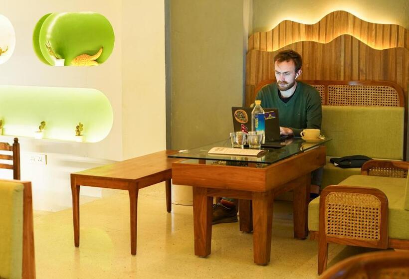 هتل Ishan   A Ganges Riverside Retreat By Salvus