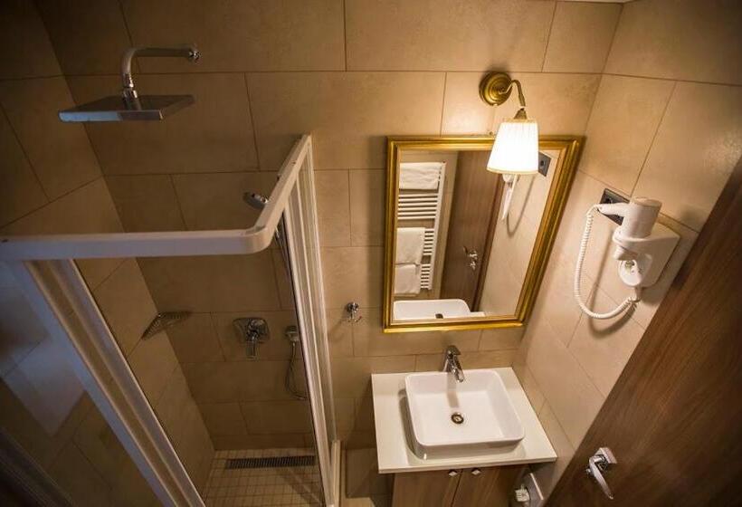 Отель Pole Position Beach