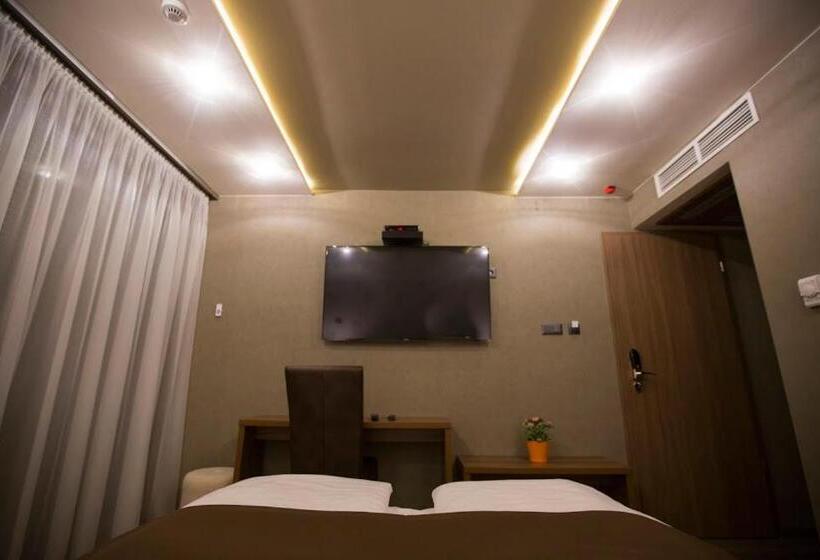 Отель Pole Position Beach