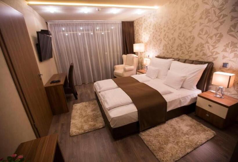 Отель Pole Position Beach