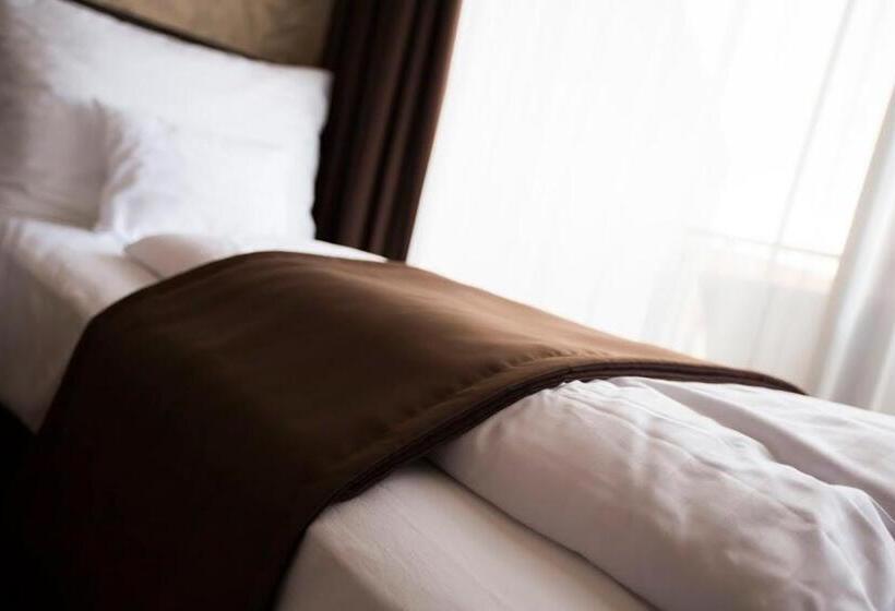 Отель Pole Position Beach