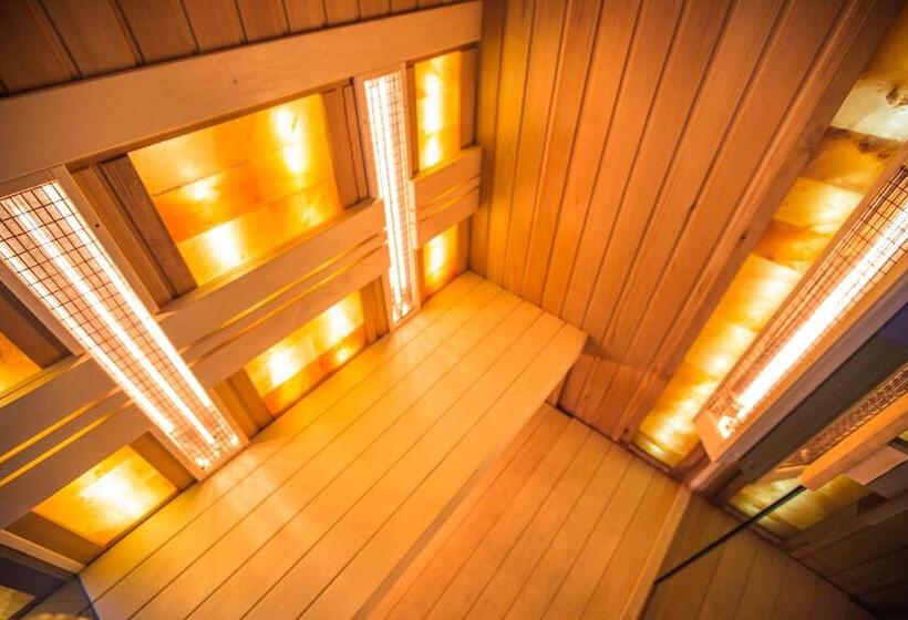 Отель Pole Position Beach