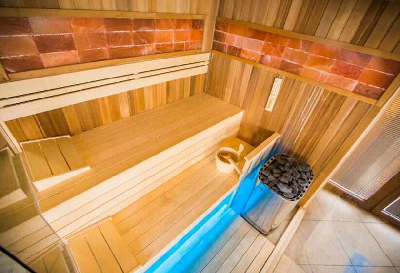 Отель Pole Position Beach