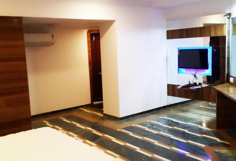 فندق The Grand Midway