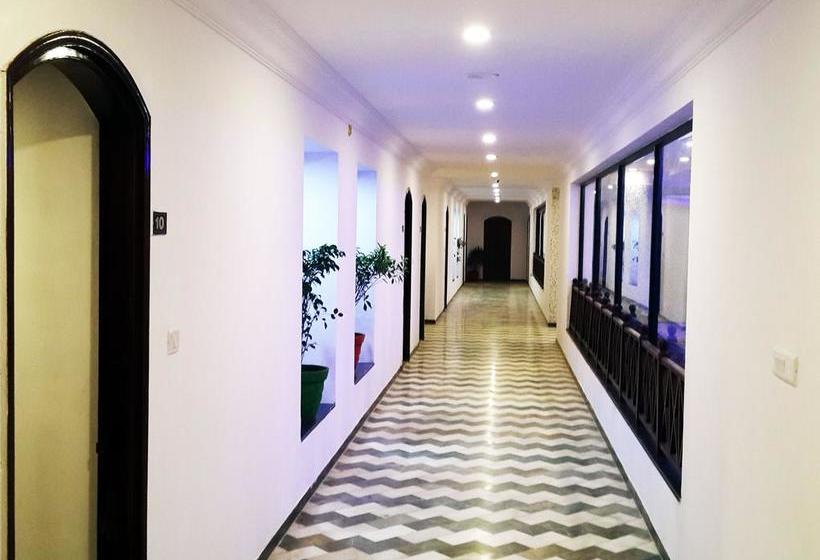 فندق The Grand Midway