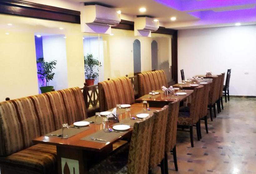 فندق The Grand Midway