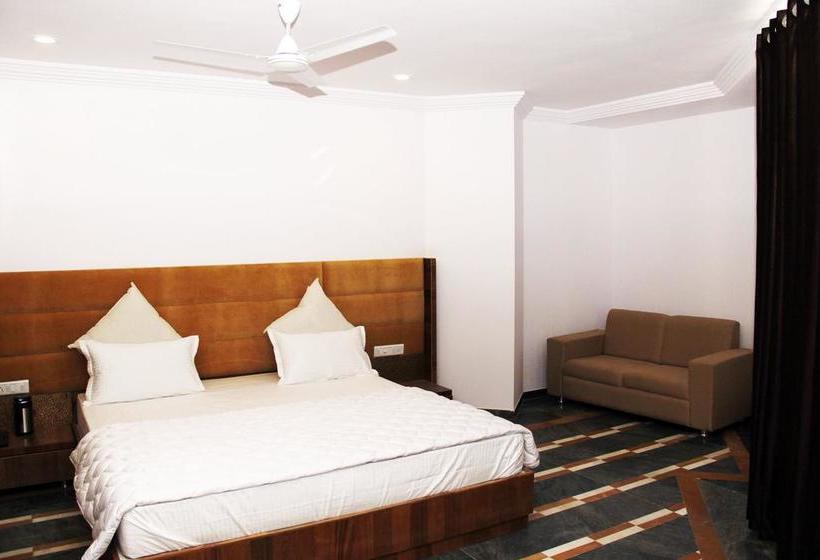 فندق The Grand Midway