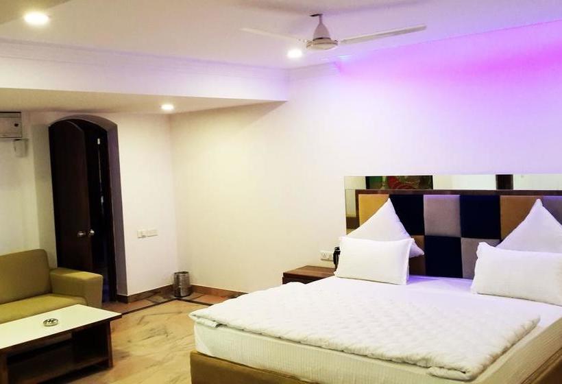 فندق The Grand Midway