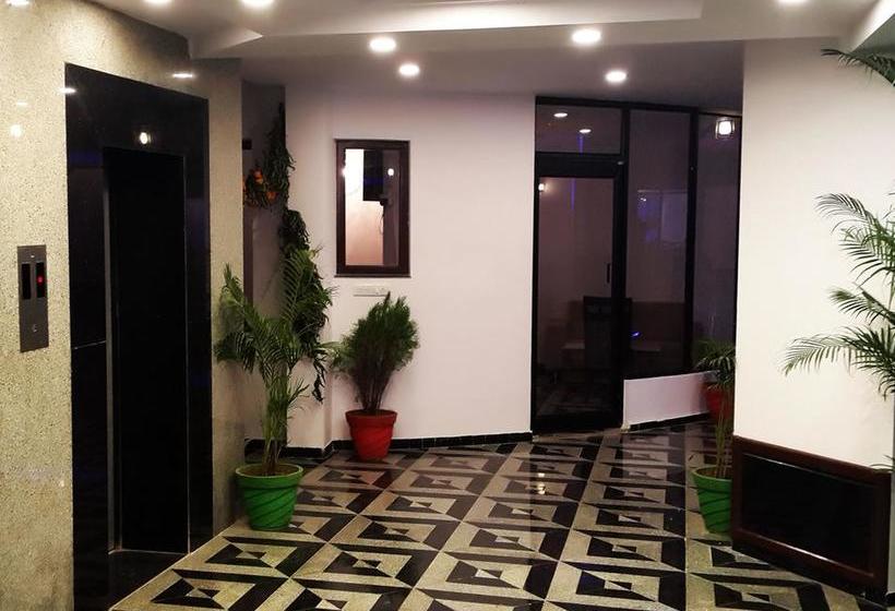 فندق The Grand Midway