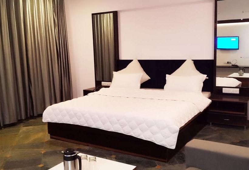 فندق The Grand Midway