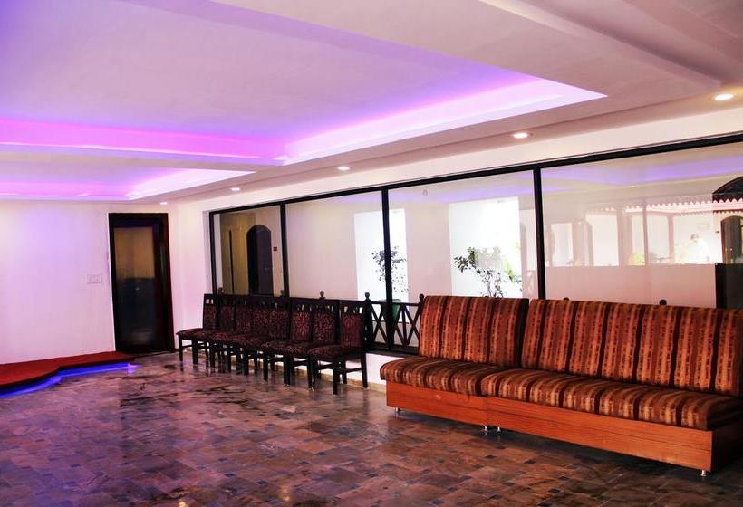 فندق The Grand Midway