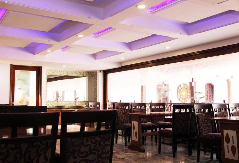 فندق The Grand Midway