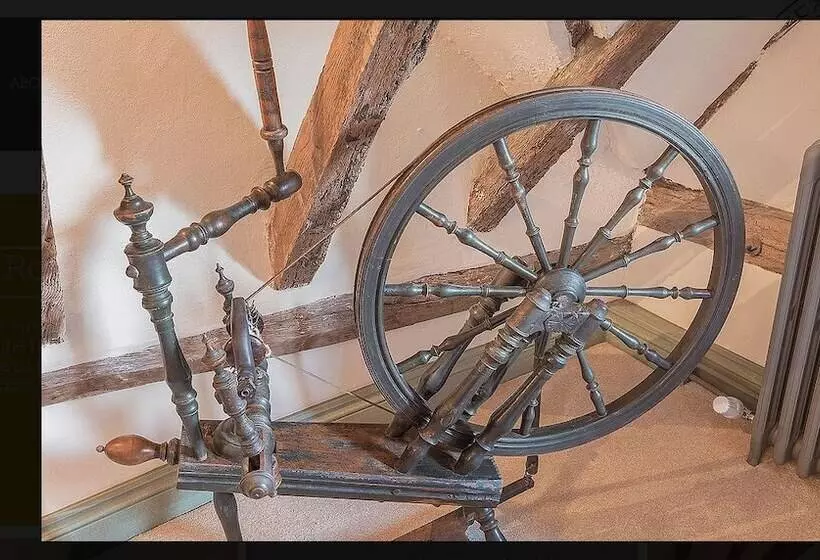 تختخواب و صبحانه The Standard Inn