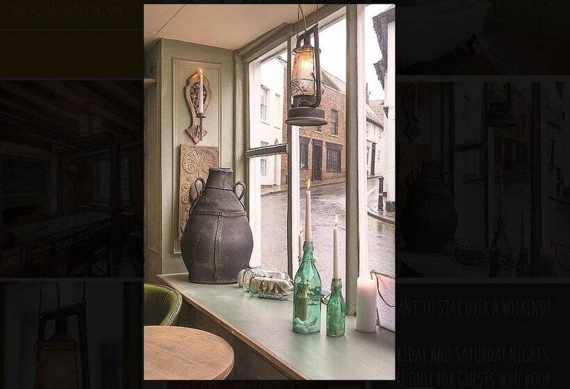 تختخواب و صبحانه The Standard Inn